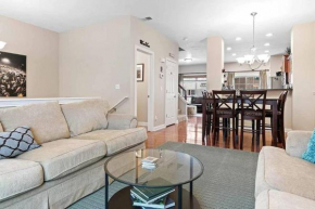 Comfortable Townhouse - Short Stroll to Notre Dame, South Bend